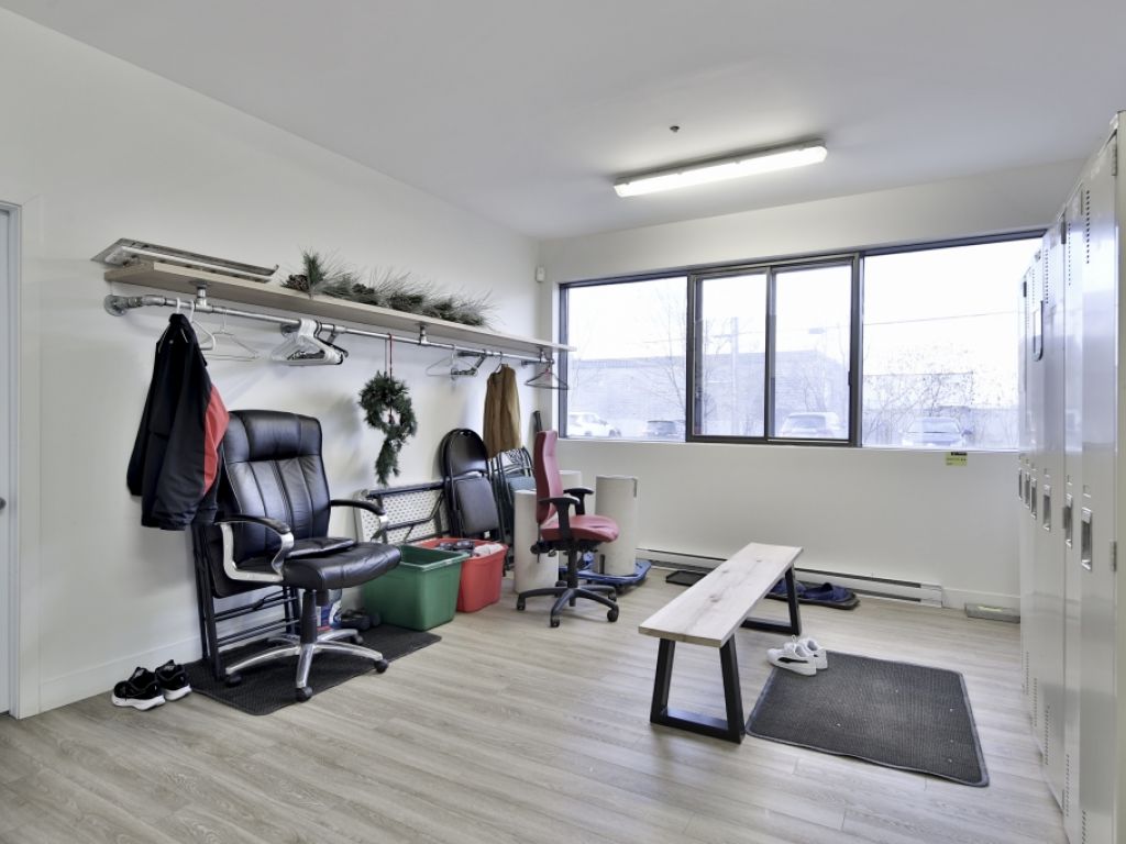 MAGNIFIQUE LOCAL INDUSTRIEL � LOUER