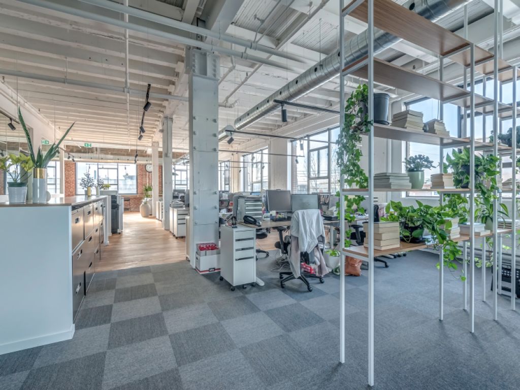 Espaces bureaux et industriels � louer-District Beaumont-6833 De L'�p�e