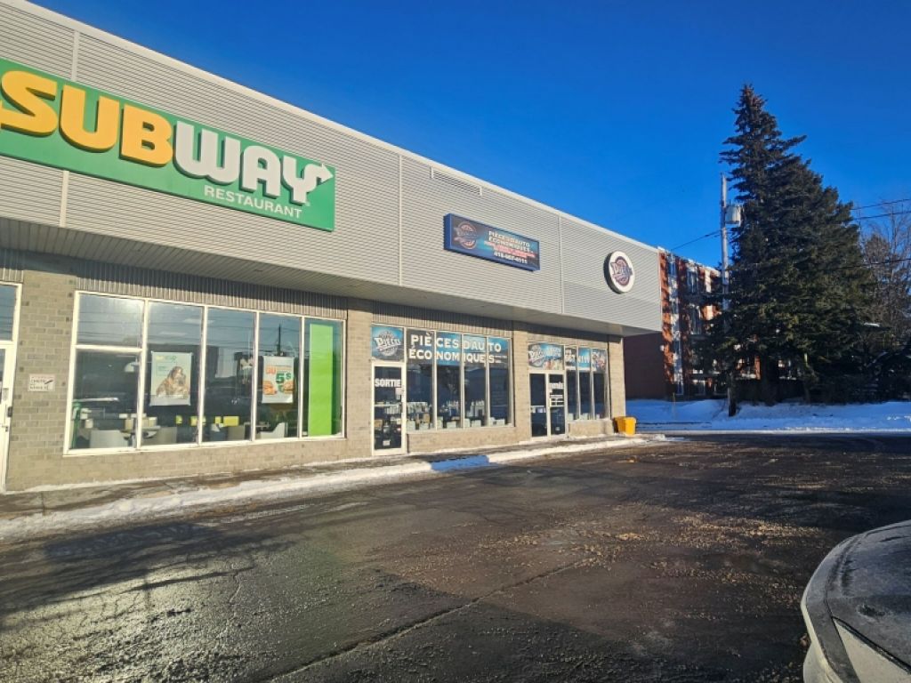 LOCAL COMMERCIALE 1700PC - RUE SEIGNEURIALE BEAUPORT