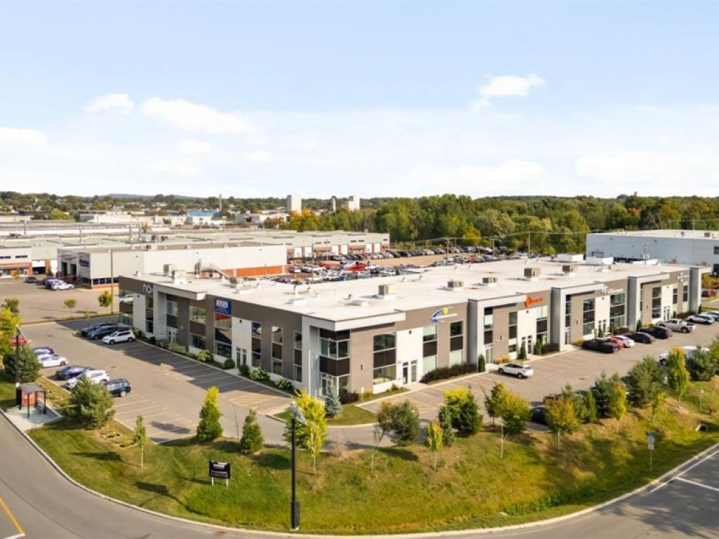 Espace industriel/bureau/showroom � louer � 306 All�e du Golf, local 104-112, Saint-Eustache
