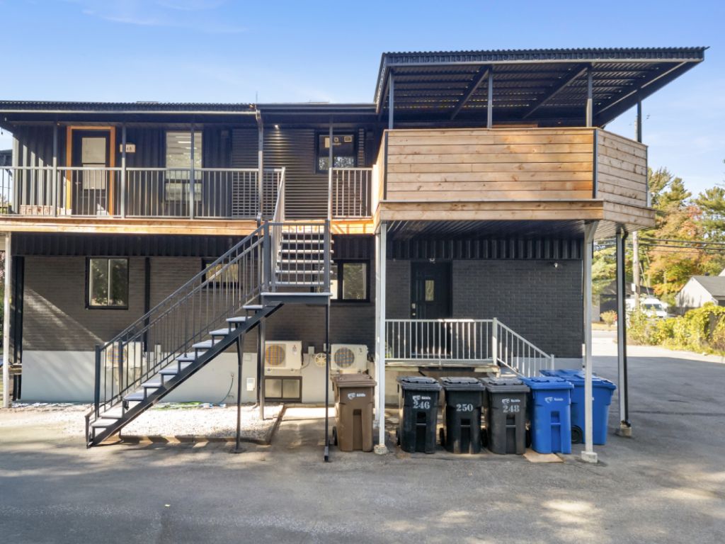 ESPACE SEMI-COMMERCIAL � VENDRE