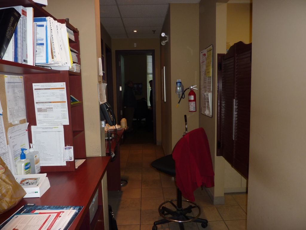 Local commercial pour d�tails, services ou bureaux. 