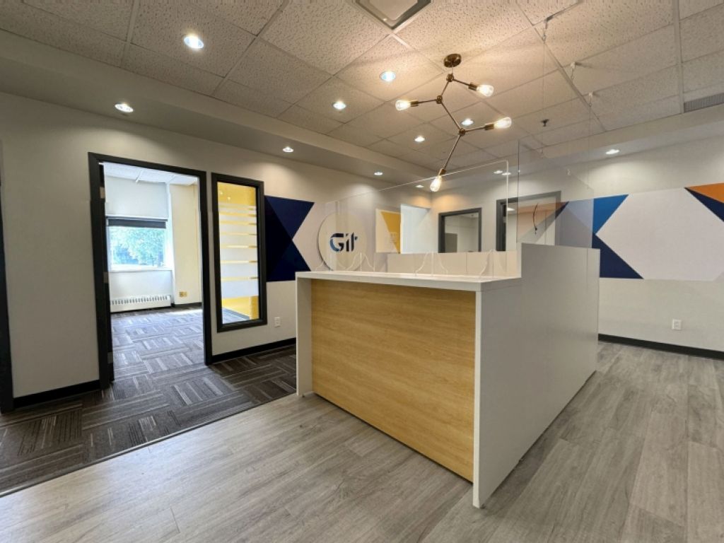 Bureau 220 - Plaza Laval � Ste-Foy