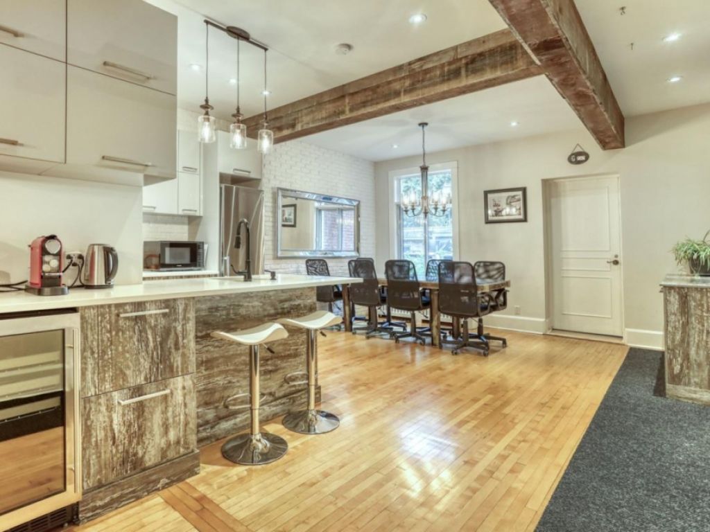 Tr�s grand 5plex semi-commercial � Montr�al