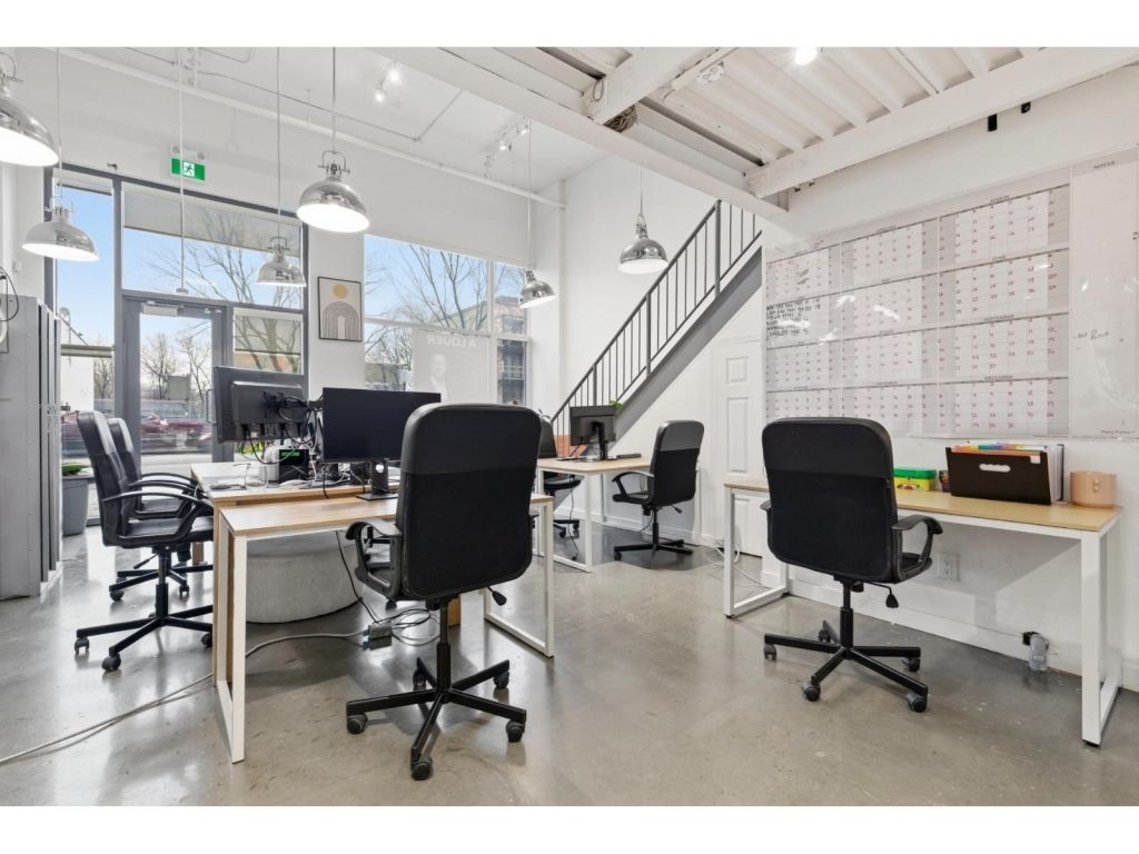 Local commercial professionnel lumineux sur 2 niveaux plateau mont royal 