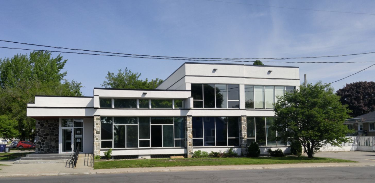 Bureaux ferm&eacute;s avec fen&ecirc;tre_fra&icirc;chement r&eacute;nov&eacute; (pr&egrave;s du M&eacute;tro Cartier) - LIBRE IMM&Eacute;DIATEMENT - &Agrave; louer