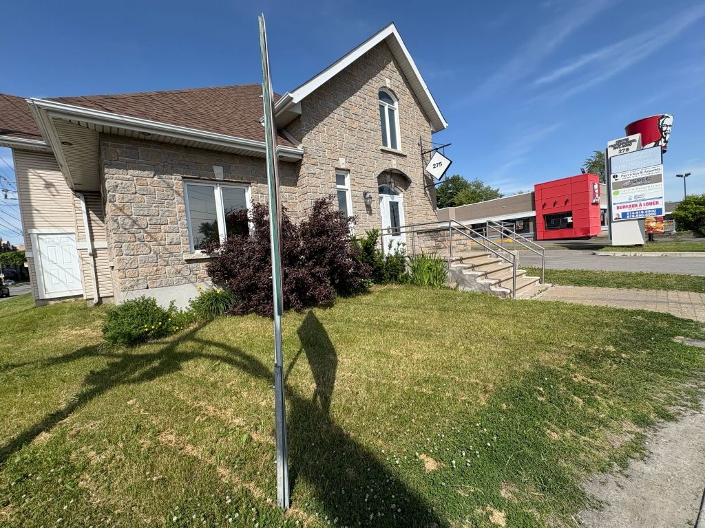 Offices for rent in Saint-J�r�me - Large parking - ALL INCLUDED