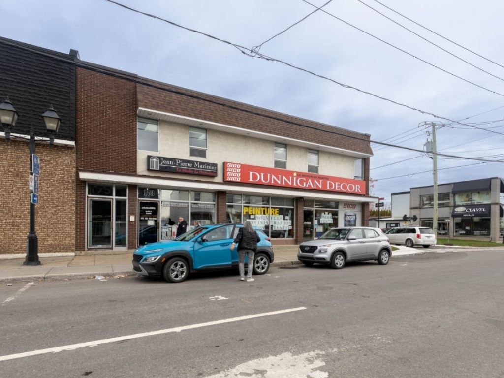 B�tisse � vendre ou � louer + Bureaux au 2e �tage Centre-ville St-J�r�me