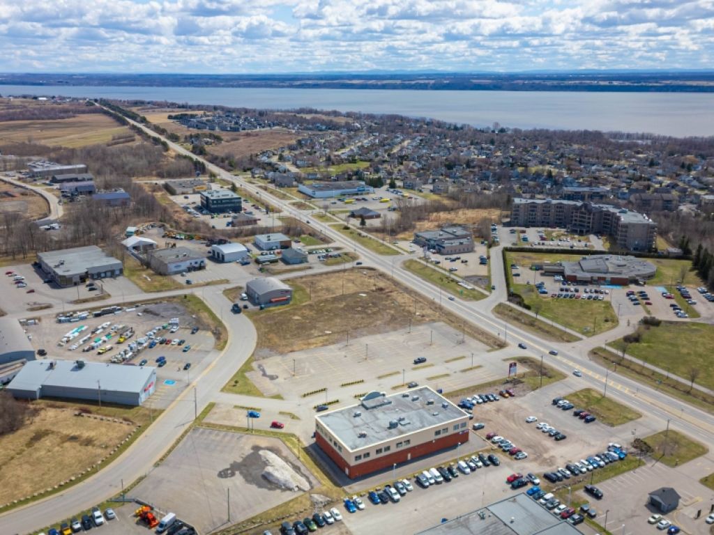 Locaux commerciaux / Bureaux NEUFS ou EXISTANTS � louer au 200 rue Commerciale, Donnacona.