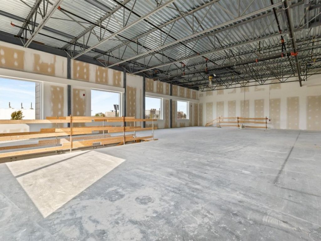 Espace industriel/bureau/showroom � louer � 306 All�e du Golf, local 104-112, Saint-Eustache