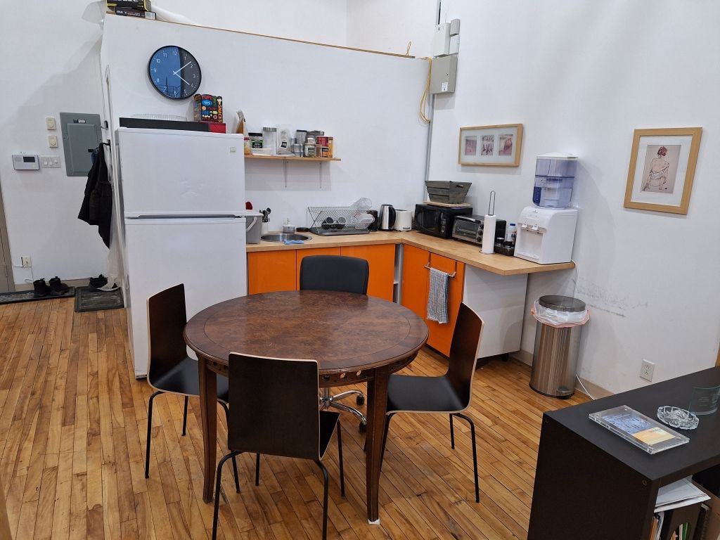 Homey Furnished Office Sublease | Bureau meubl� et chaleureux � St-Henri