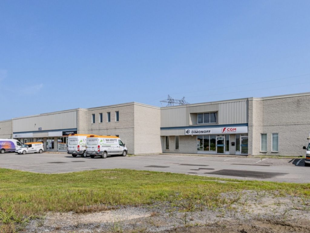 LOCAL PARC COLBERT - 103-104 - 3260 AVENUE WATT