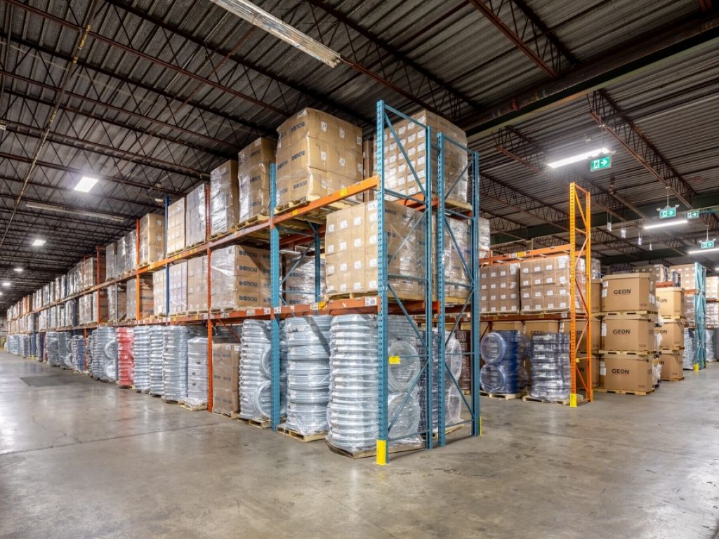 Espace industriel spacieux et hautement fonctionnel � parfait pour l�entreposage, la logistique ou la production