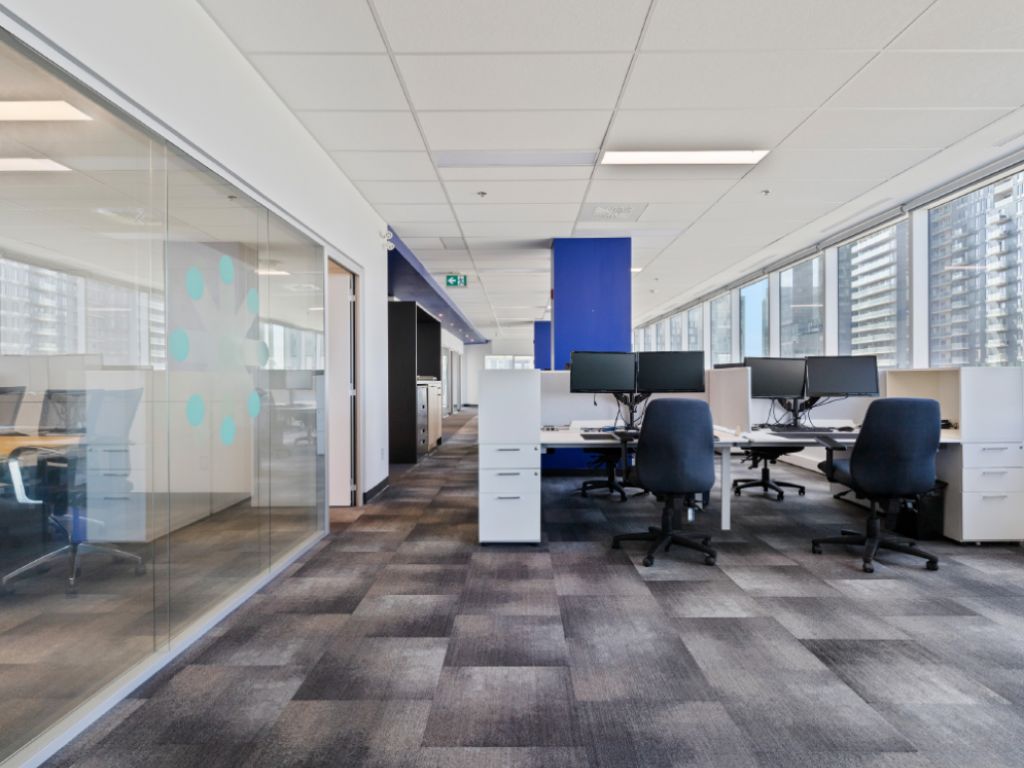 BUREAU HAUT DE GAMME EN SOUS-LOCATION