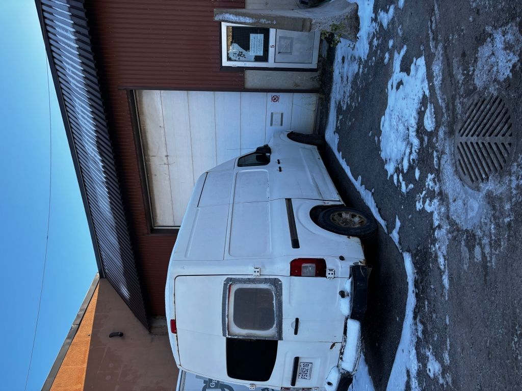 Batiment commercial avec entrepot (2900p2 ) et bureau (2500p2 ) 