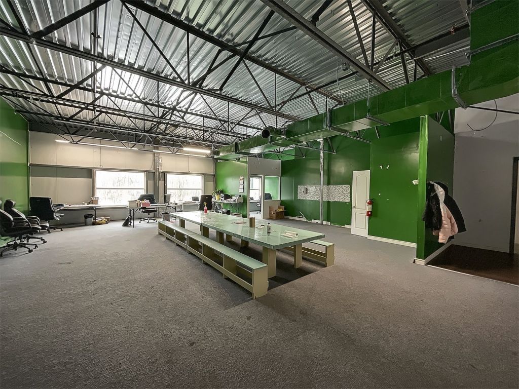 Industriel space for Rent Laval - 6 985 FT2