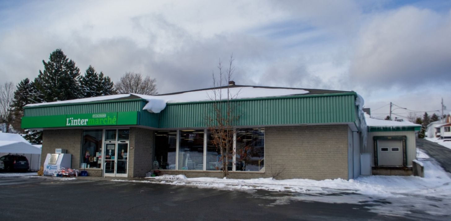Intermarch&eacute; Saint-Zacharie - &Agrave; vendre