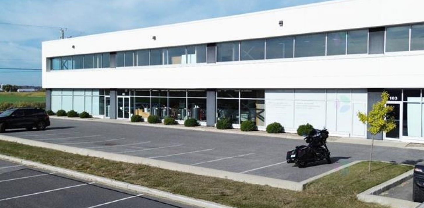 Local &agrave; louer (industriel - commercial - showroom - bureaux) - &Agrave; louer