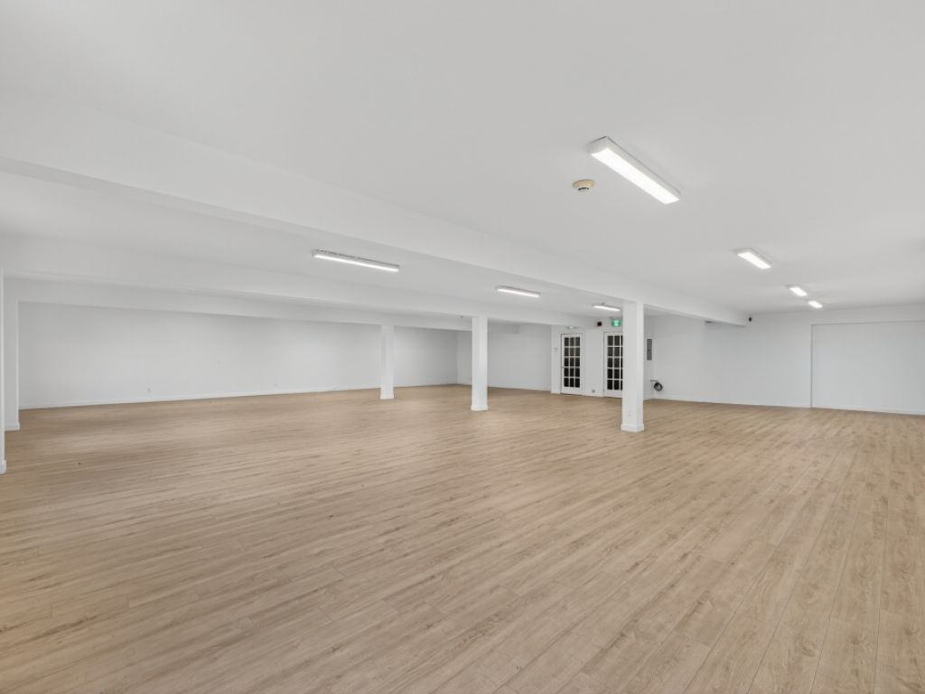 Immeuble commercial et bureaux � vendre