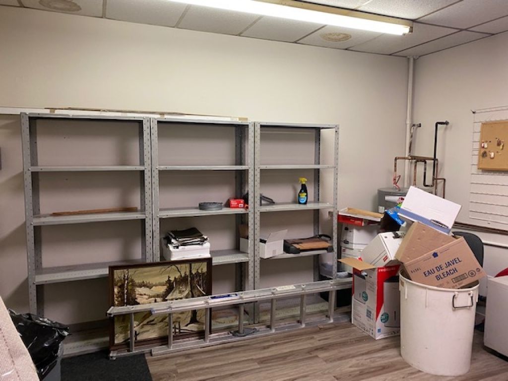 948 square foot store for lease in Saint-Leonard