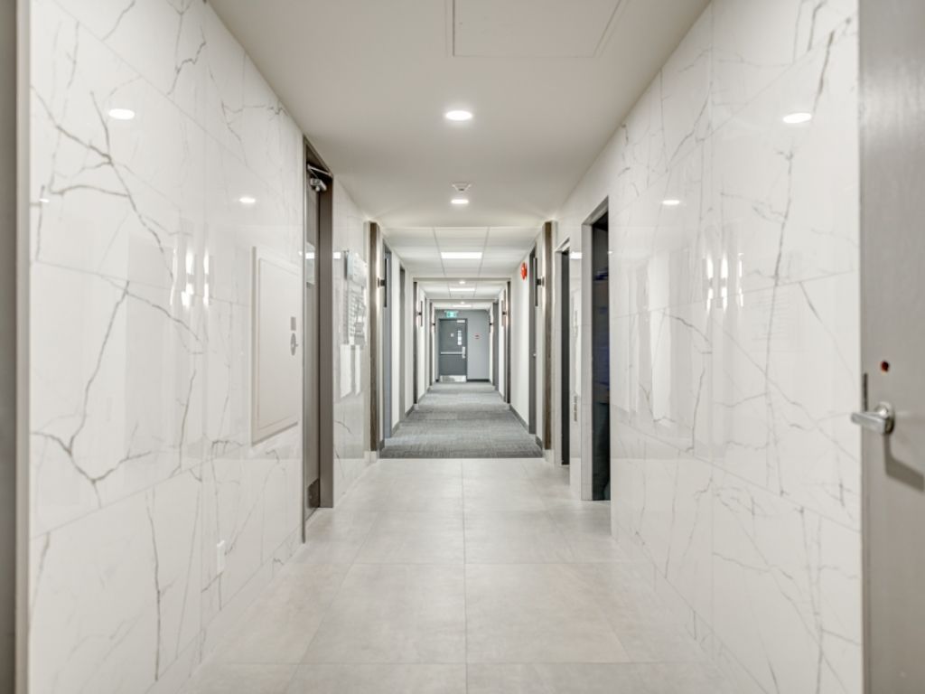 BUREAU � LOUER 654 PI.CA. SITU� AU 1435  BLVD. ST-MARTIN COIN BLVD INDUSTRIEL