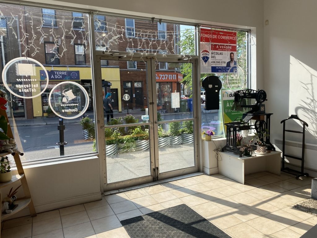 Commerce sur la Promenade Ontario