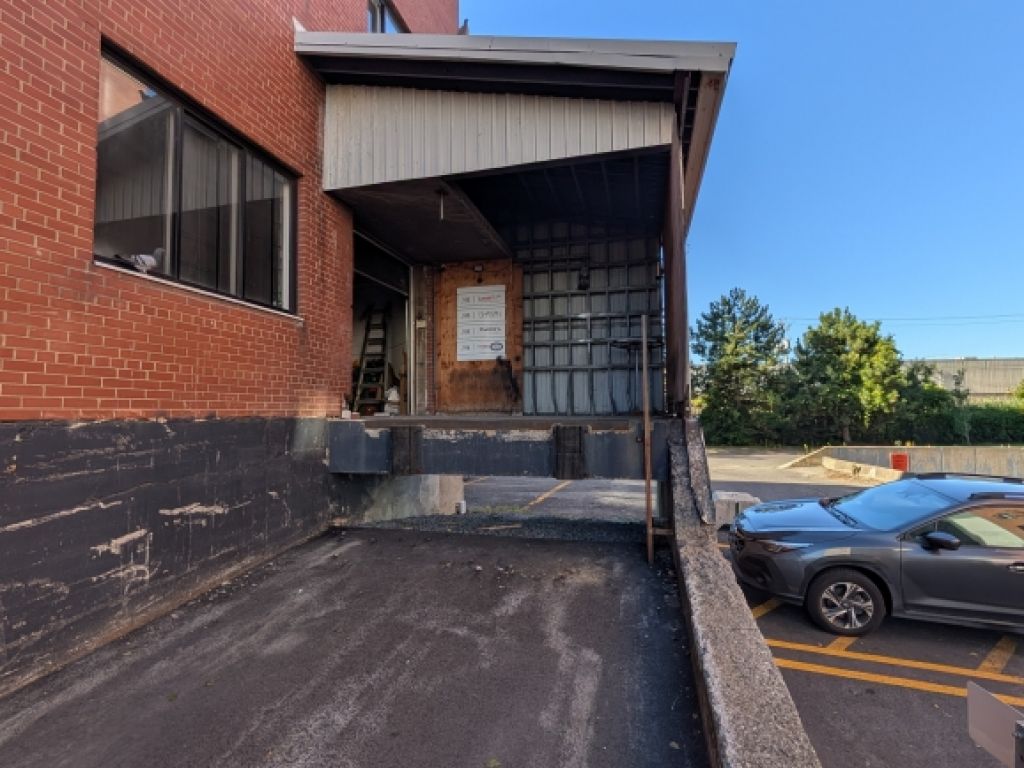 Chabanel | Commercial Space 2100pc - Office/Showroom - Ground Floor - Private Loading Dock