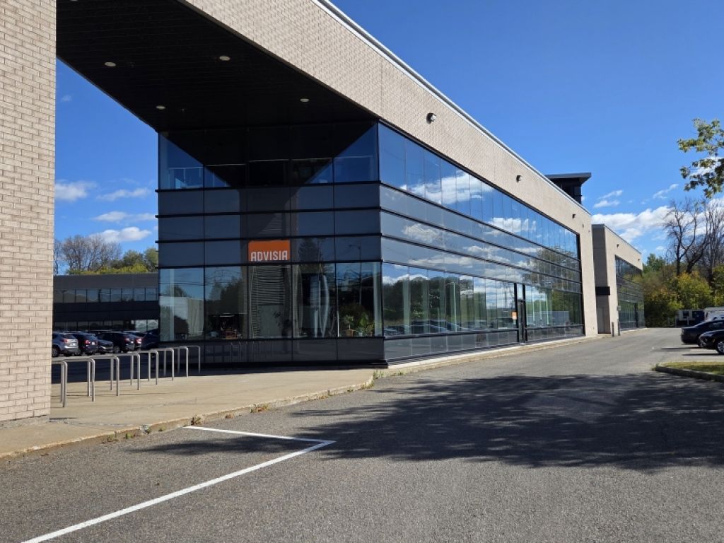Grand espace commercial avec entrep�t � Qu�bec