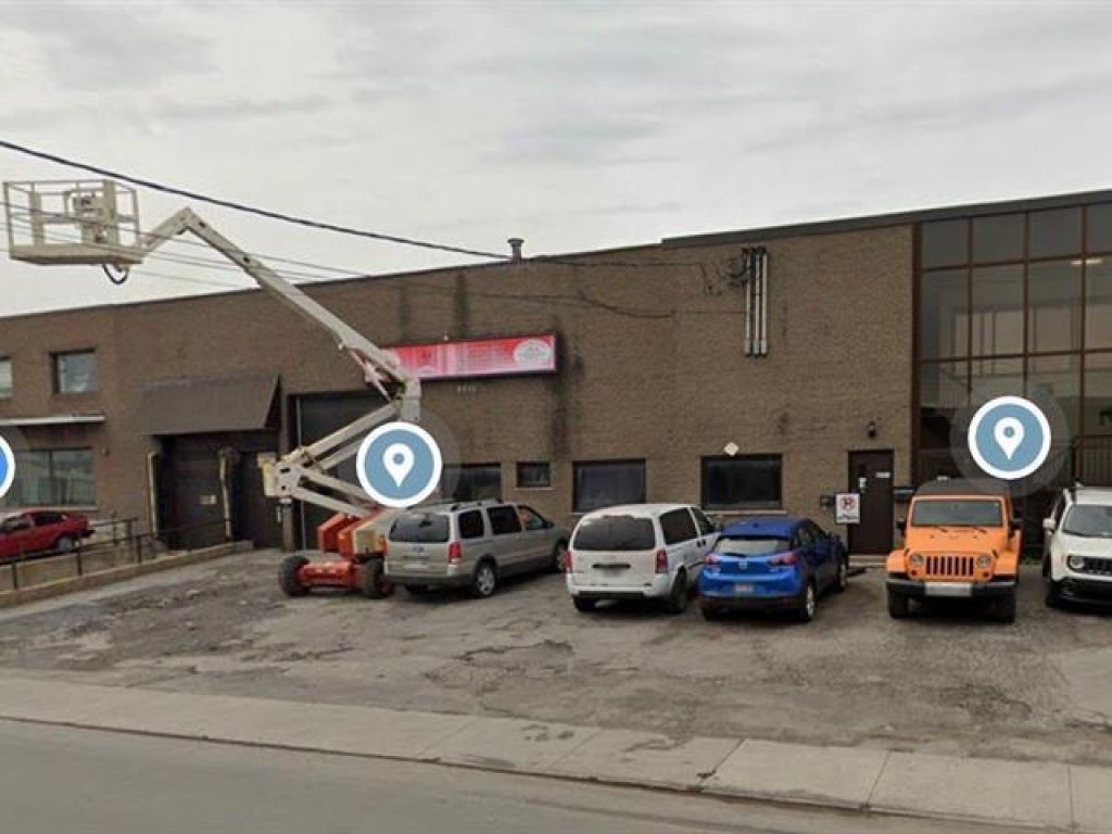 Batiment commercial avec entrepot (2900p2 ) et bureau (2500p2 ) 