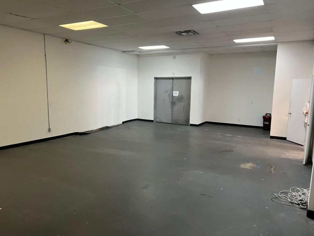 3400pc Emplacement de choix sur Jean-Talon Est � St-Leonard