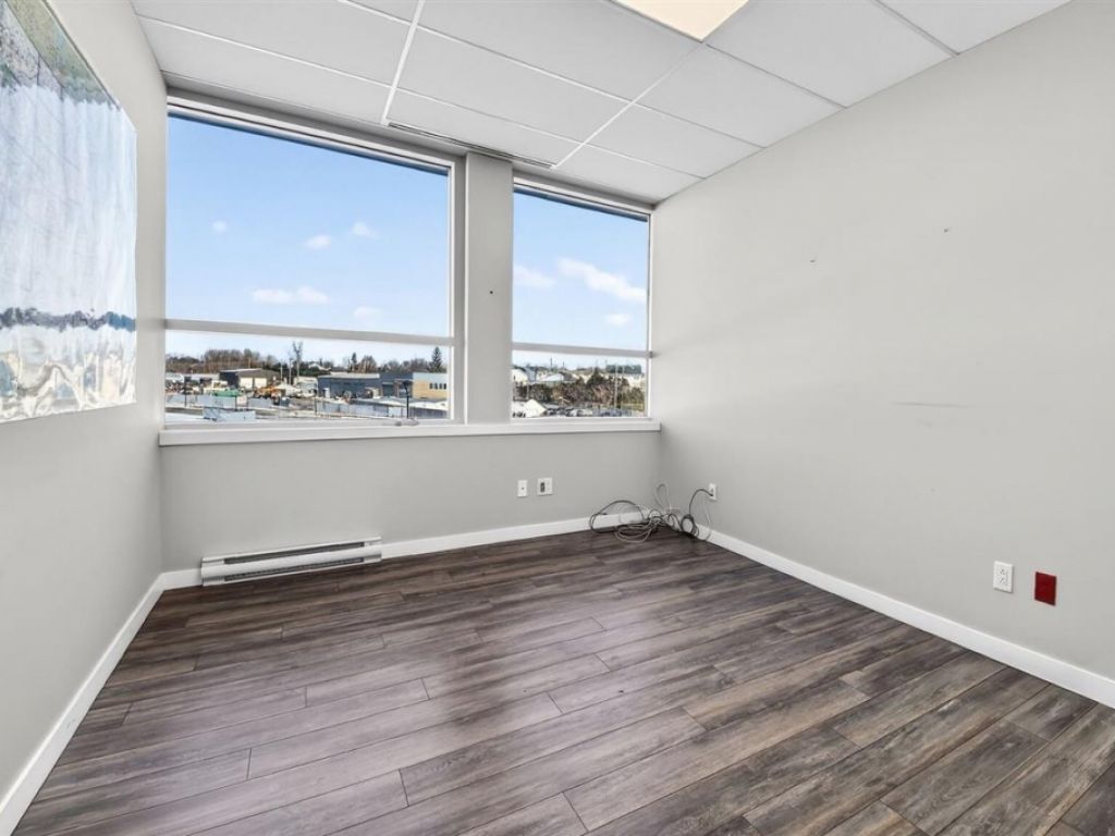 Espace bureau 1 548 pi� � Boisbriand (Ch. de la C�te Nord)
