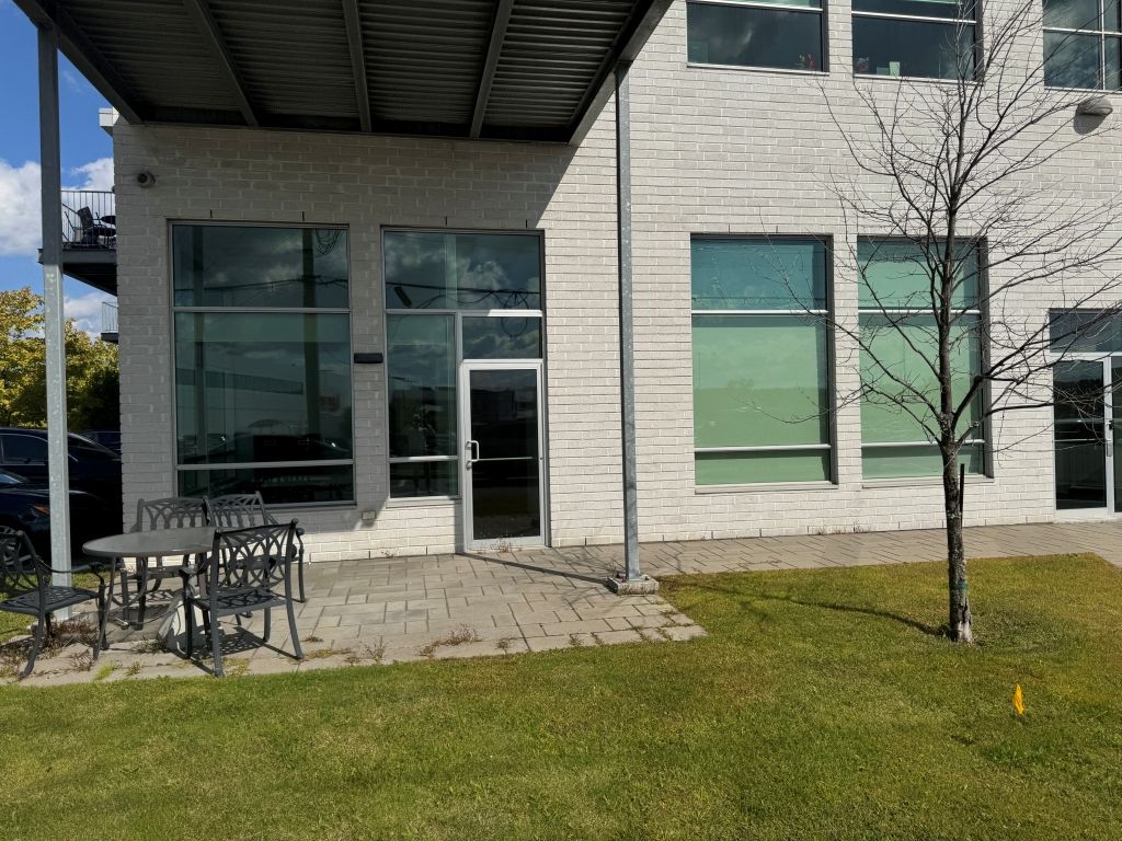 📍 Condo commercial � louer � 1er �tage � Laval, autoroute 440 Ouest