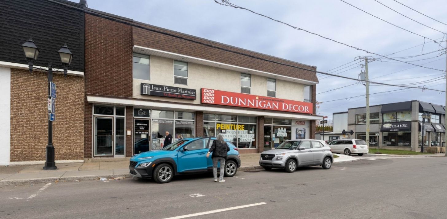 B&acirc;tisse &agrave; vendre ou &agrave; louer + Bureaux au 2e &eacute;tage Centre-ville St-J&eacute;r&ocirc;me - &Agrave; louer