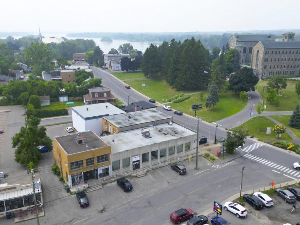 ESPACE COMMERCIAL � VENDRE