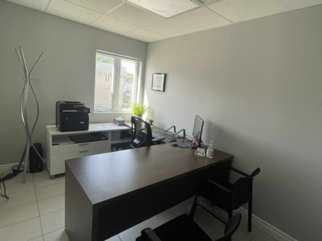 Offices for rent in Saint-J�r�me - Large parking - ALL INCLUDED