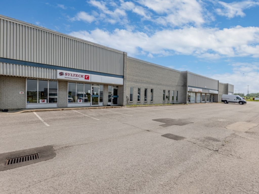 LOCAL PARC COLBERT - 103-104 - 3260 AVENUE WATT