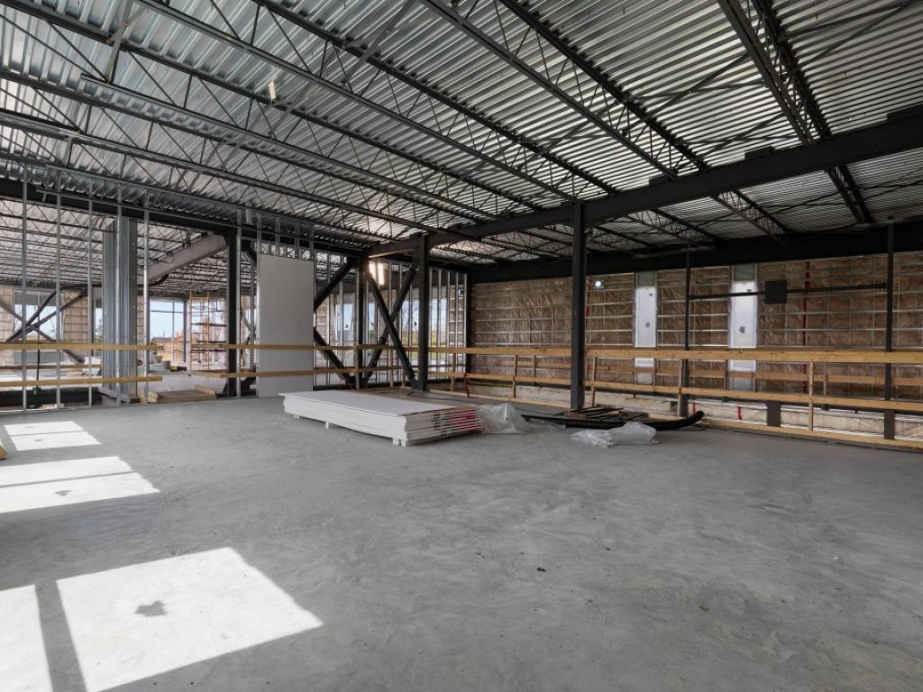 Espace Industriel et Commercial de Premier Choix � Louer