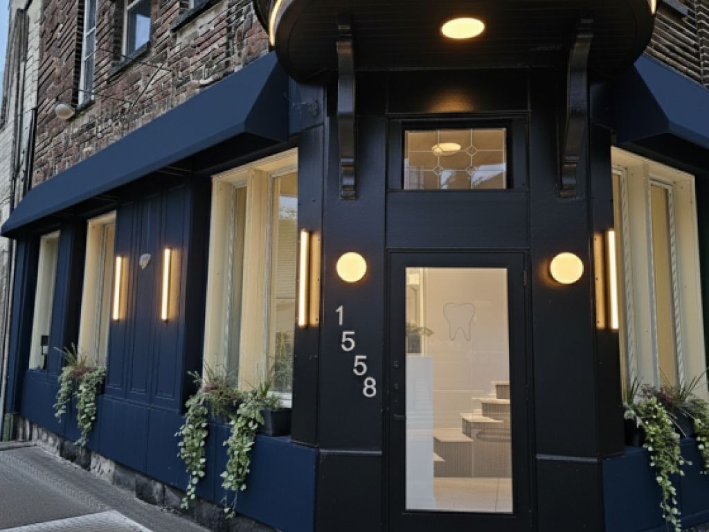 Commercial space for rent in Montreal - private terrace