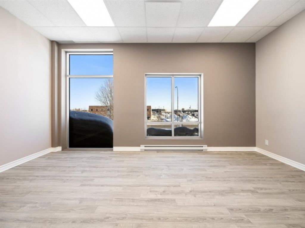 Espace bureau � louer � 1500 Rue Bernard-Lefebvre, local 100, Laval (Duvernay)
