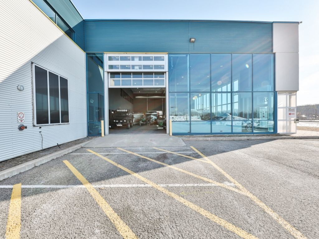 ESPACE COMMERCIAL / INDUSTRIEL � LOUER 