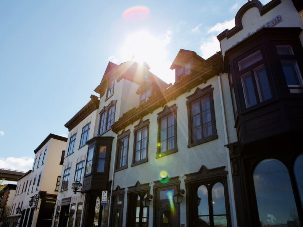 Suite 300 / Le R�acteur Centrale Cr�ative