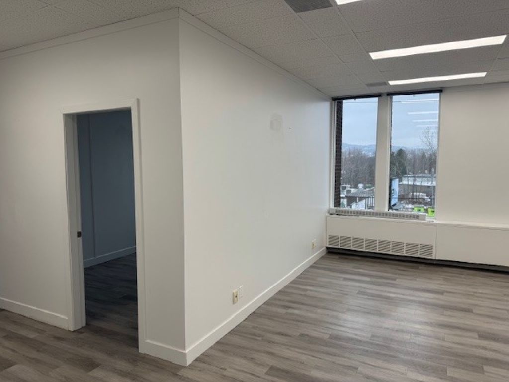 Superbe local de 1149 pc situ� au 2e �tage