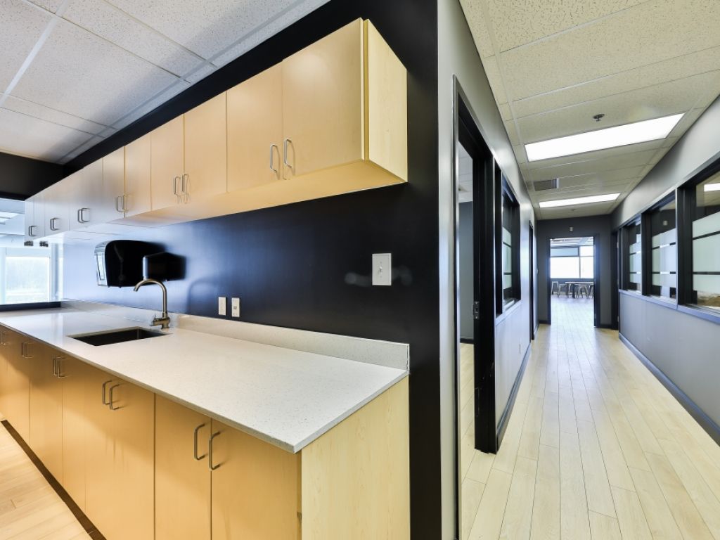 ESPACE COMMERCIAL / INDUSTRIEL � LOUER 