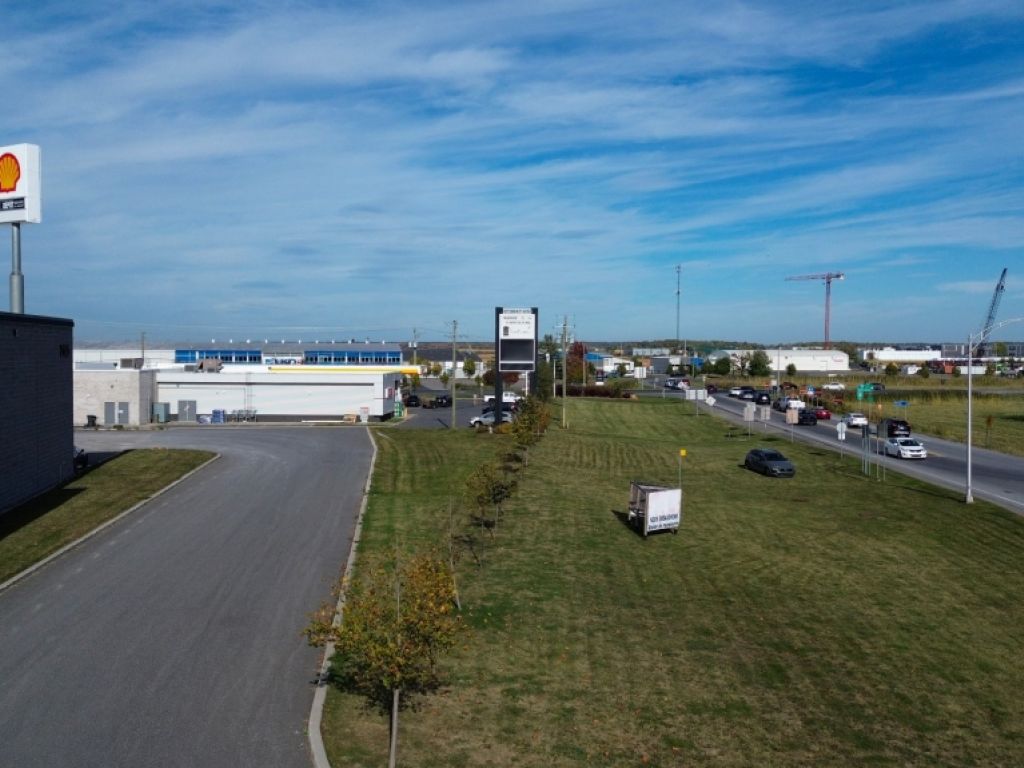 Local commercial / industriel � louer 6000, 9000 et 15000 pi.ca�St-Mathieu-de-Beloeil   Bordure de l'autoroute