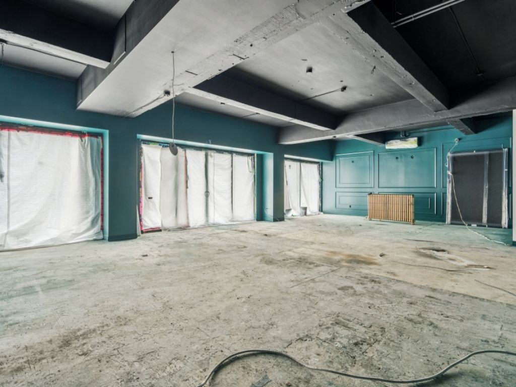 Deux superbes locaux commerciaux avec vitrine directement sur la rue.