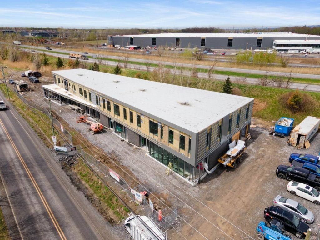 Espace Industriel et Commercial de Premier Choix � Louer