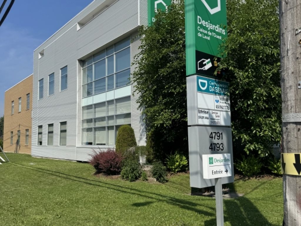  LOCAL COMMERCIAL 2 794 pi� + possibilit� 1 440 pi� suppl�mentaires Id�al pour clinique dentaire ou professionnel de la sant�