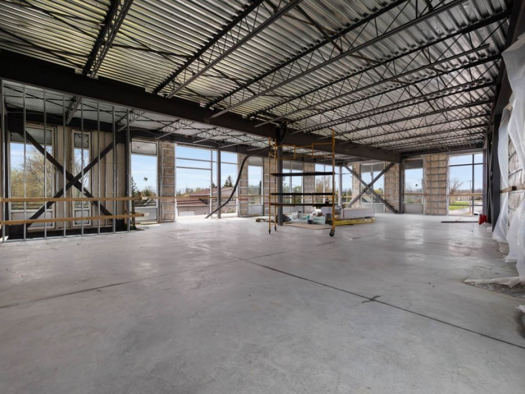 Espace Industriel et Commercial de Premier Choix � Louer