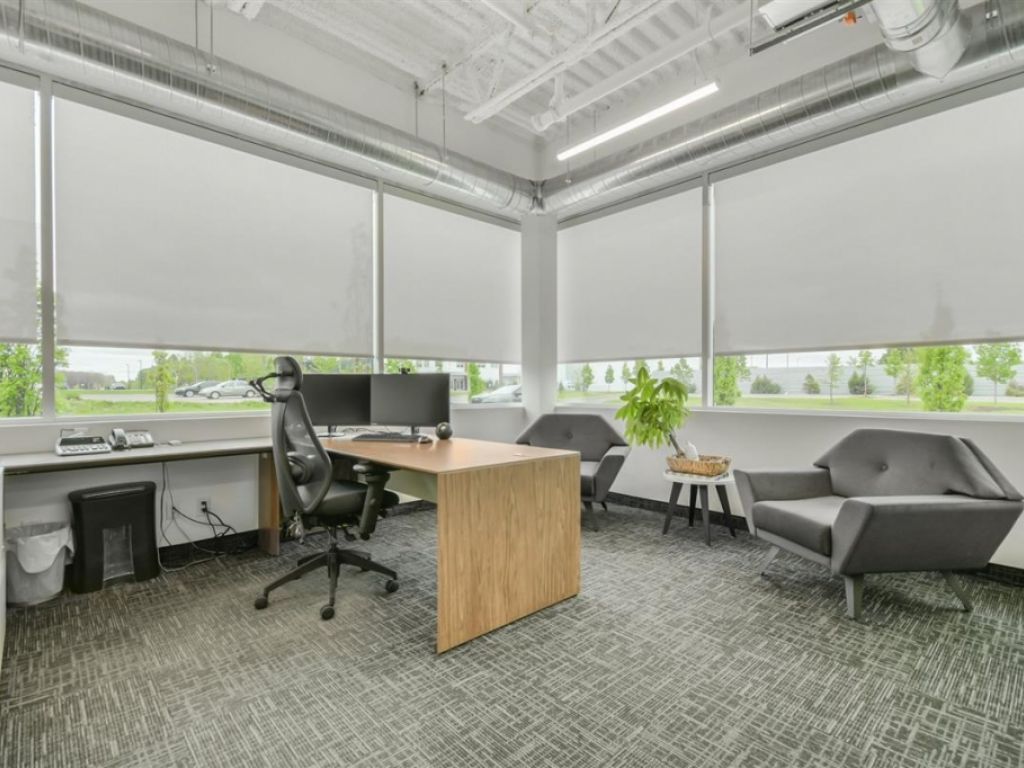 B�tisse industrielle � louer � 320 Rue Legault, local OP12, Blainville