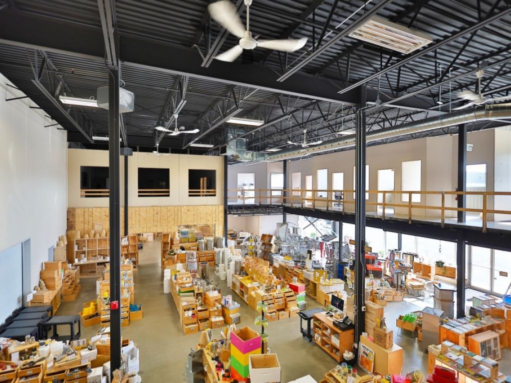 Local � louer (industriel - commercial - showroom - bureaux)